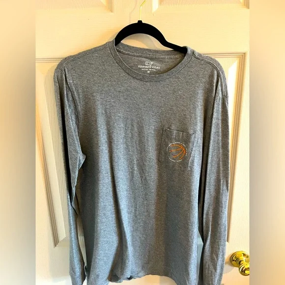 Medium Vineyard Vines long sleeve t-shirt - Picture 2 of 2